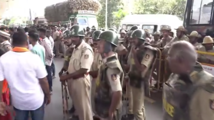 https://salarnews.in/public/uploads/images/newsimages/maannewsimage09092025_001316_Mandya clash.png